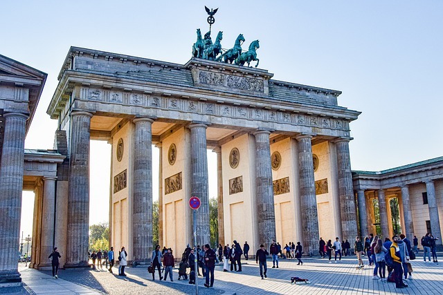 brand-front-of-the-brandenburg-gate-5117579_640