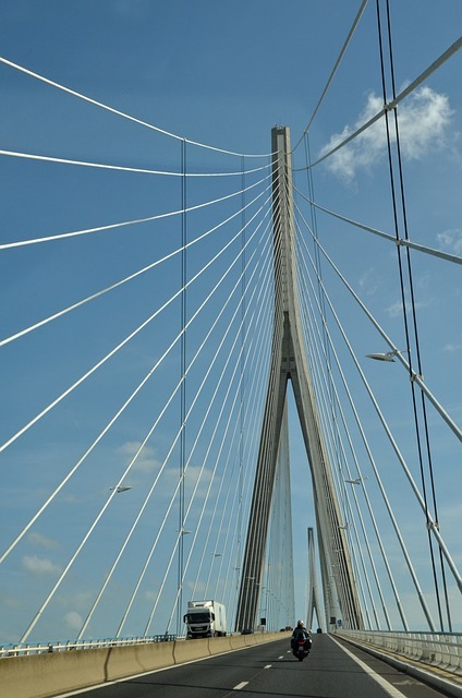 bridge-1659944_640