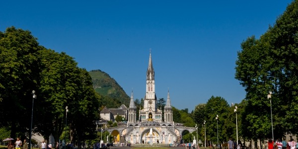 WEEK-END &#192; LOURDES