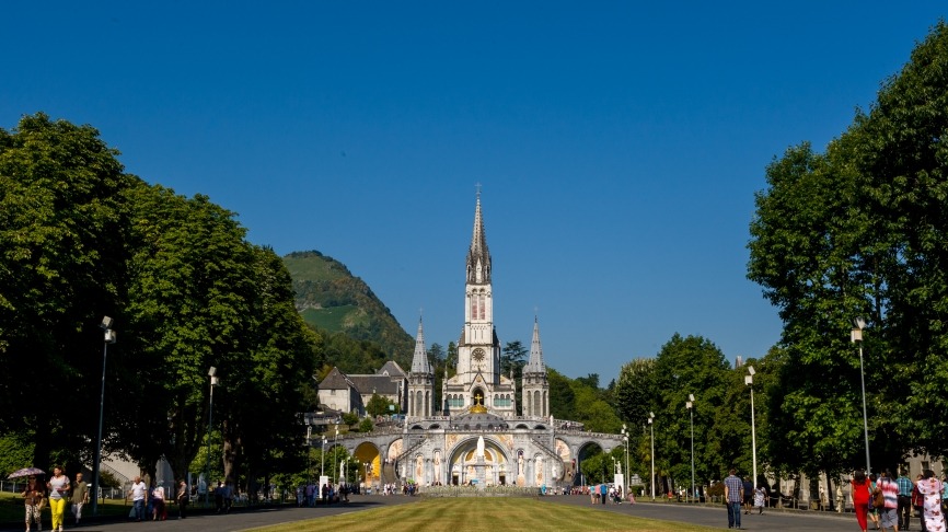 WEEK-END &#192; LOURDES