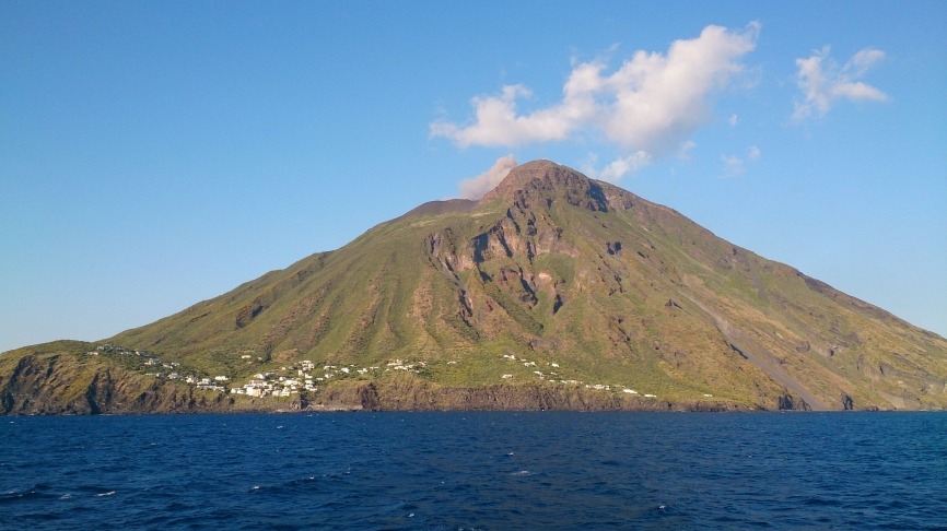 stromboli-836299_1920